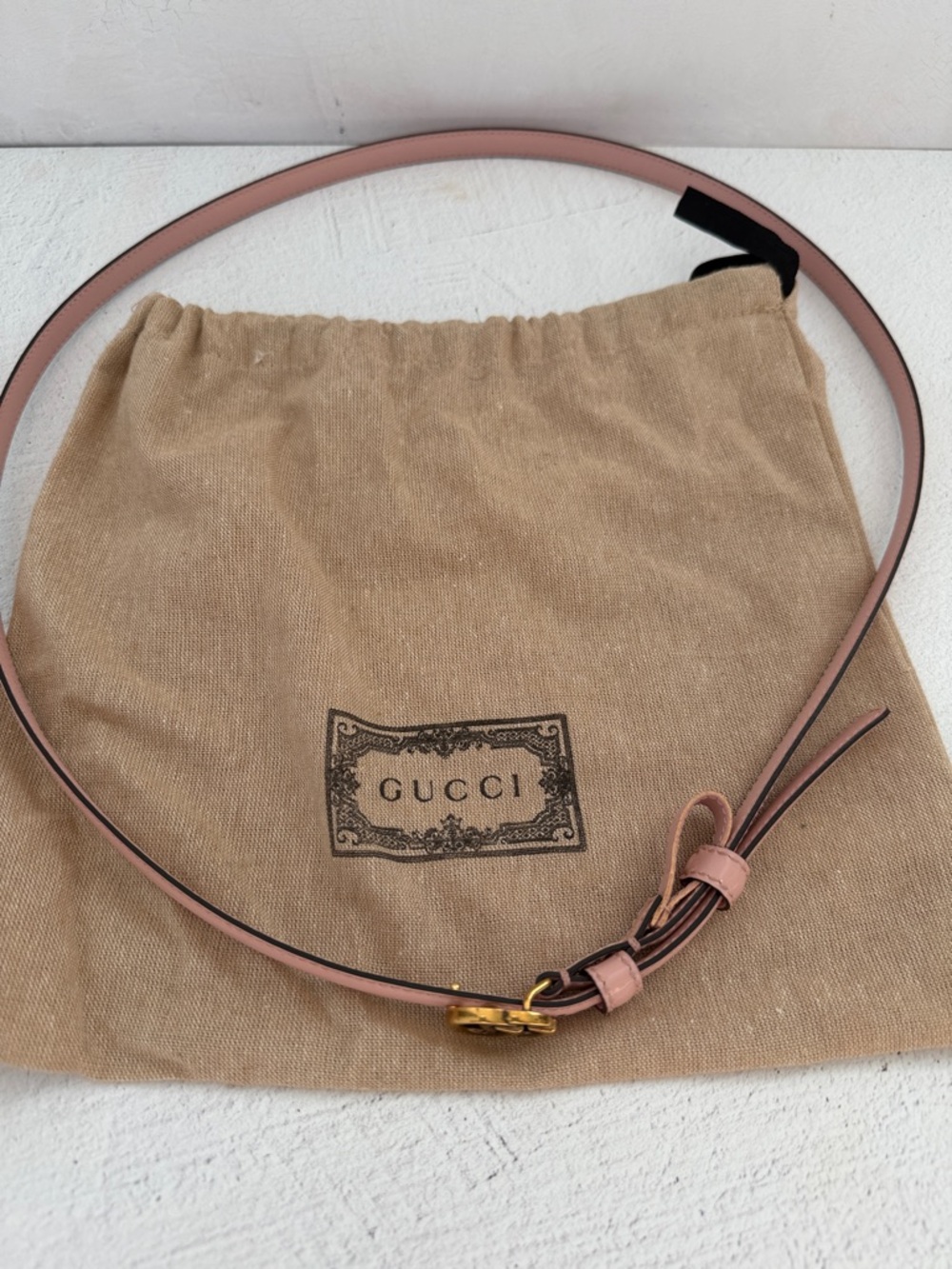 Gucci Slim Patent Leather Belt in Pale Pink with Gold Double G - Picture 6 of 11